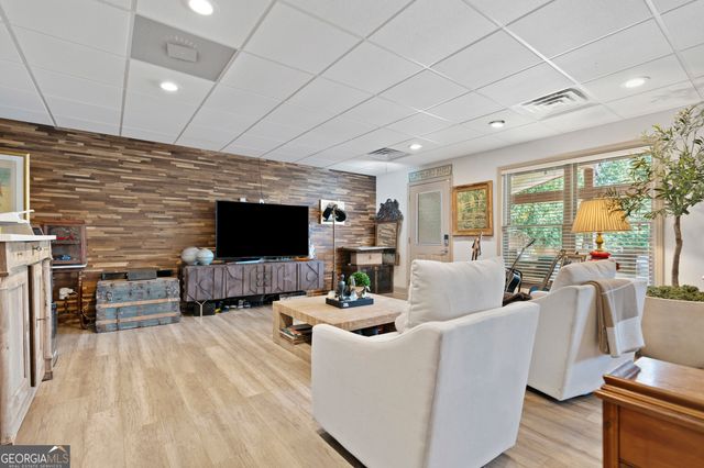 108 AUTUMN GLEN Drive, Woodstock, GA 30188