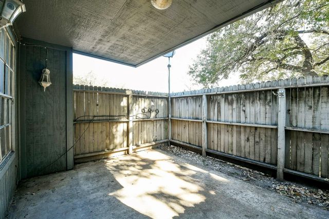 9700 Leawood Boulevard 311, Houston, TX 77099