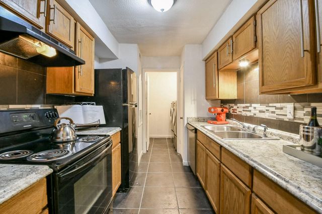 9700 Leawood Boulevard 311, Houston, TX 77099