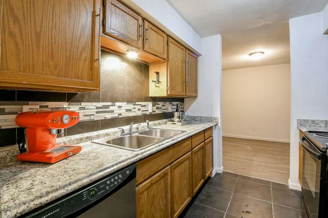 9700 Leawood Boulevard 311, Houston, TX 77099