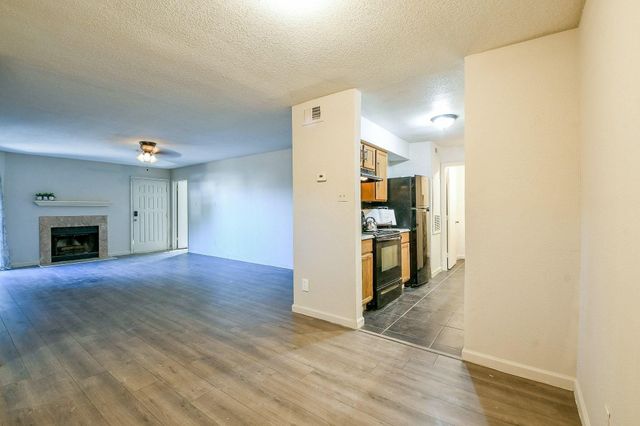 9700 Leawood Boulevard 311, Houston, TX 77099