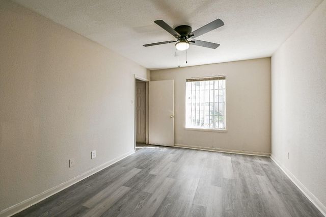 9700 Leawood Boulevard 311, Houston, TX 77099