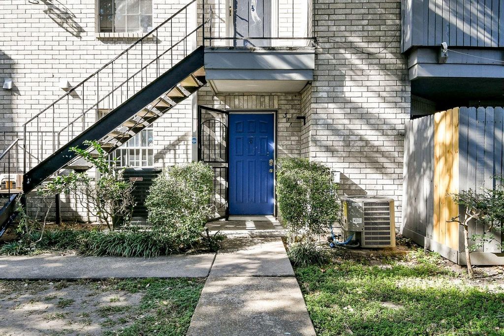 9700 Leawood Boulevard 311, Houston, TX 77099