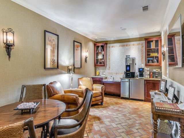 8616 Turtle Creek Boulevard 200, Dallas, TX 75225