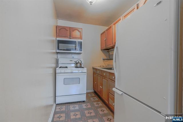 916 Stuyvesant Avenue 2, Irvington, NJ 07111