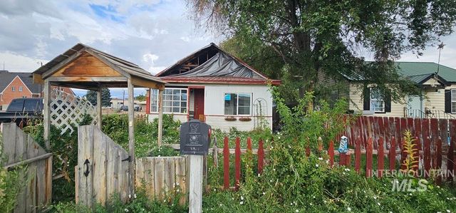 267 SW 6th St, Ontario, OR 97914