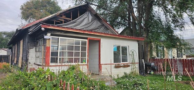 267 SW 6th St, Ontario, OR 97914