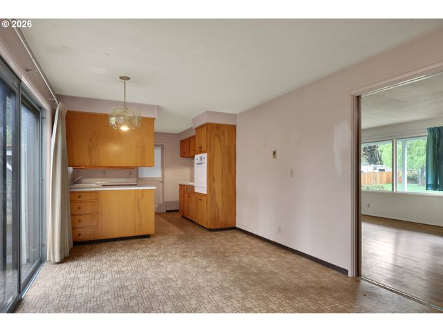 526 ARCHIE St, Eugene, OR 97402