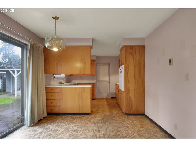 526 ARCHIE St, Eugene, OR 97402