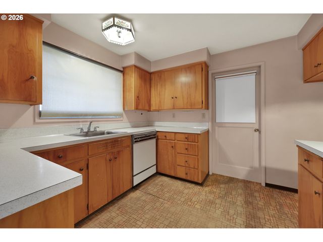 526 ARCHIE St, Eugene, OR 97402