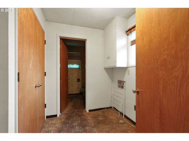 526 ARCHIE St, Eugene, OR 97402