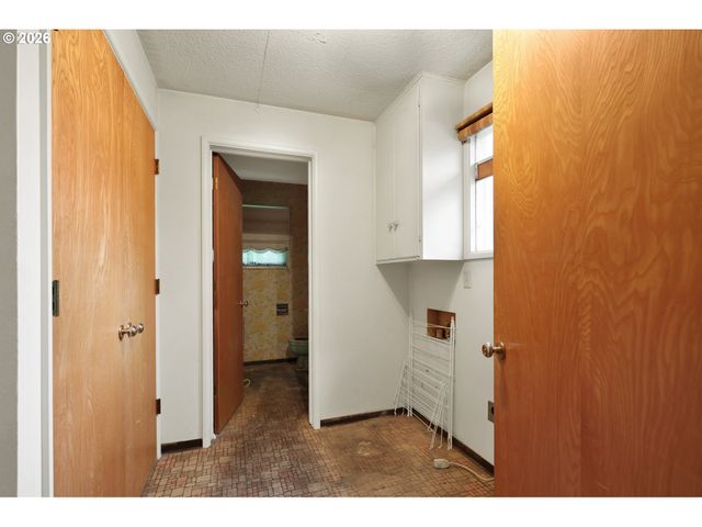 526 ARCHIE St, Eugene, OR 97402