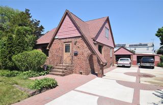 25 Kensington Court, Copiague, NY 11726