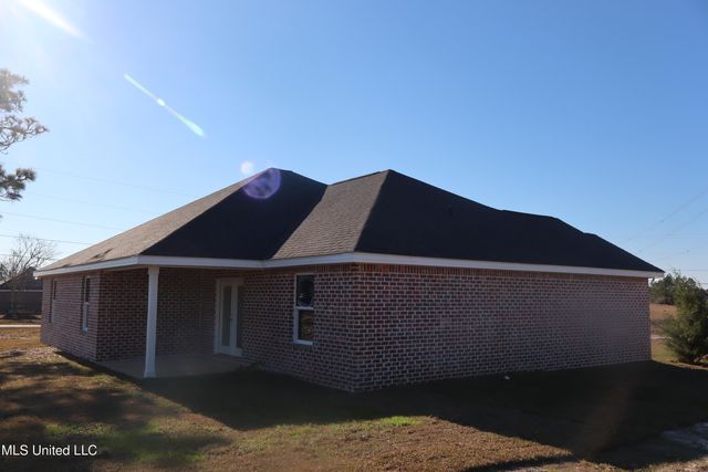 21700 E Edgewood Drive, Saucier, MS 39574