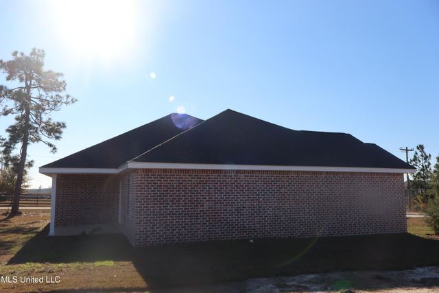 21700 E Edgewood Drive, Saucier, MS 39574