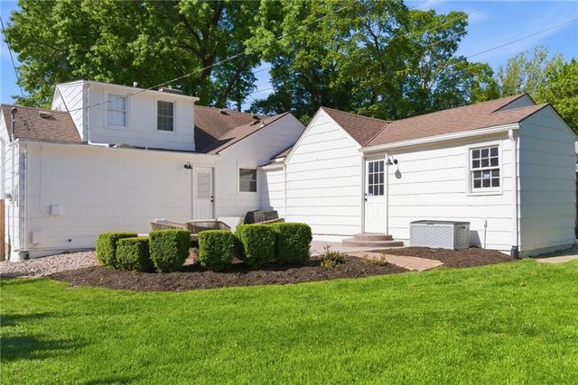 3020 W 47th Terrace, Westwood, KS 66205