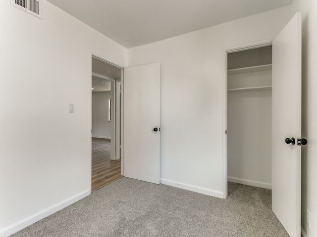 752 Oakwood Avenue, Hurst, TX 76053