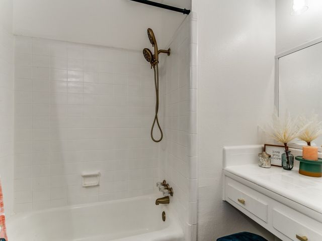752 Oakwood Avenue, Hurst, TX 76053