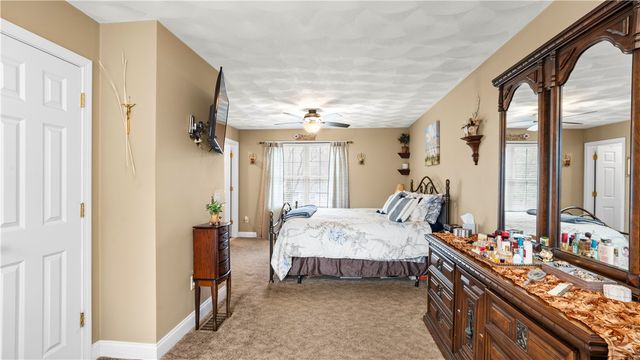 9 Kenneth Avenue, Warwick, RI 02886