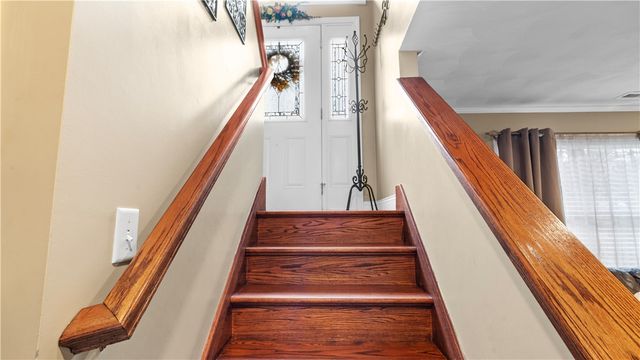 9 Kenneth Avenue, Warwick, RI 02886