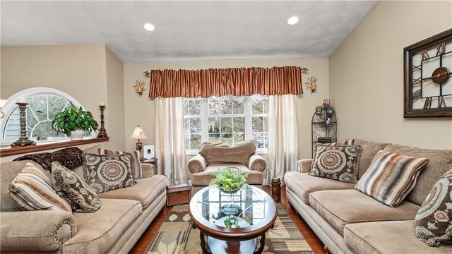 9 Kenneth Avenue, Warwick, RI 02886