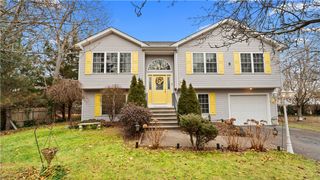 9 Kenneth Avenue, Warwick, RI 02886