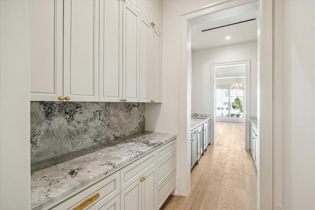 3717 Chevy Chase Drive, Houston, TX 77019