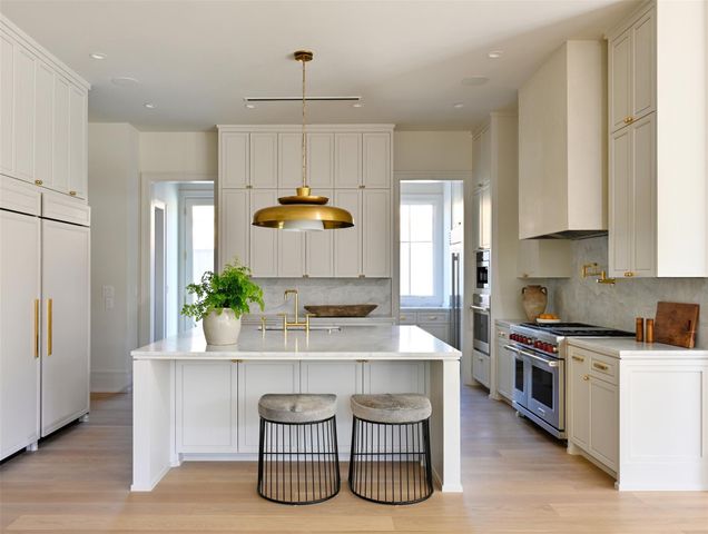 3717 Chevy Chase Drive, Houston, TX 77019