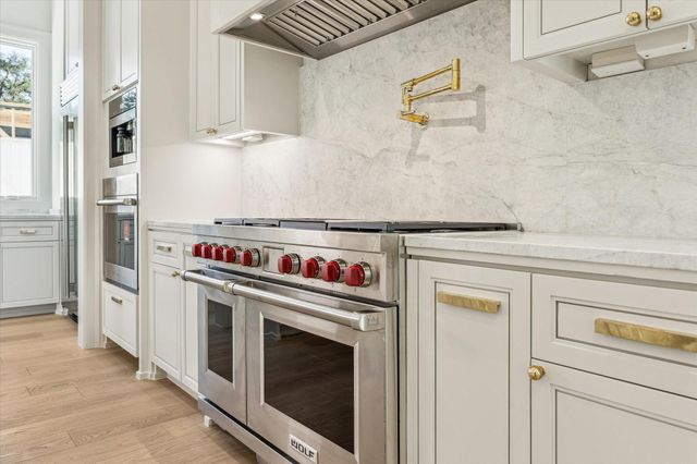 3717 Chevy Chase Drive, Houston, TX 77019