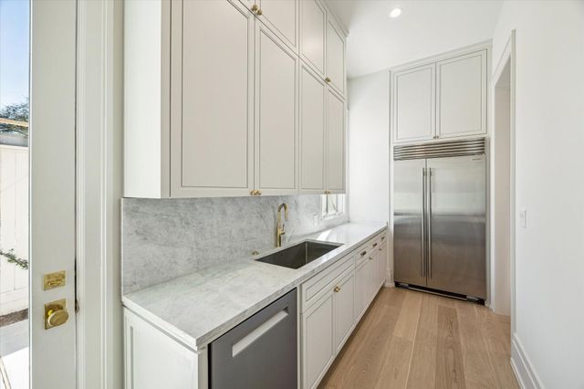 3717 Chevy Chase Drive, Houston, TX 77019