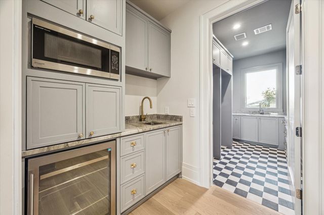 3717 Chevy Chase Drive, Houston, TX 77019