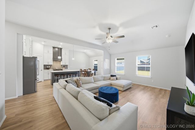 12307 S Maplewood Avenue, Bixby, OK 74008