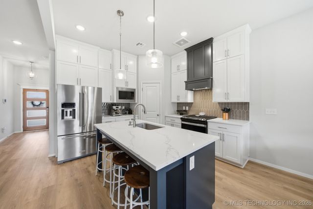 12307 S Maplewood Avenue, Bixby, OK 74008