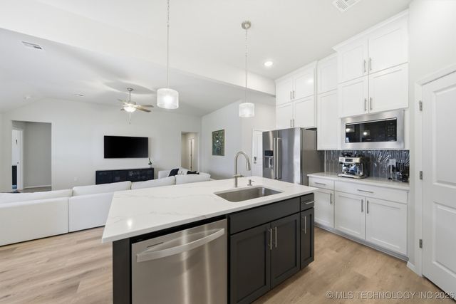 12307 S Maplewood Avenue, Bixby, OK 74008