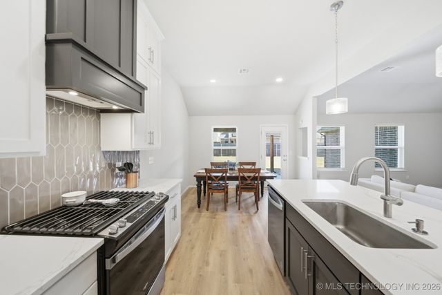 12307 S Maplewood Avenue, Bixby, OK 74008