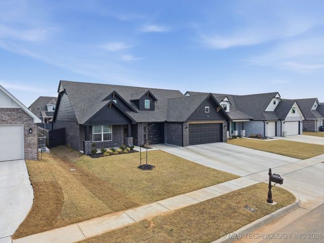 12307 S Maplewood Avenue, Bixby, OK 74008