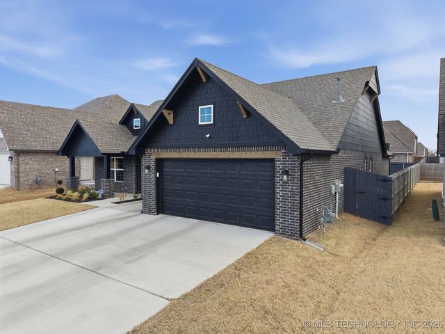 12307 S Maplewood Avenue, Bixby, OK 74008