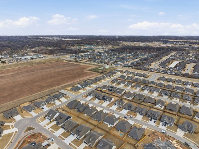 12307 S Maplewood Avenue, Bixby, OK 74008