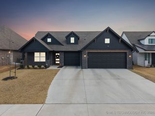 12307 S Maplewood Avenue, Bixby, OK 74008