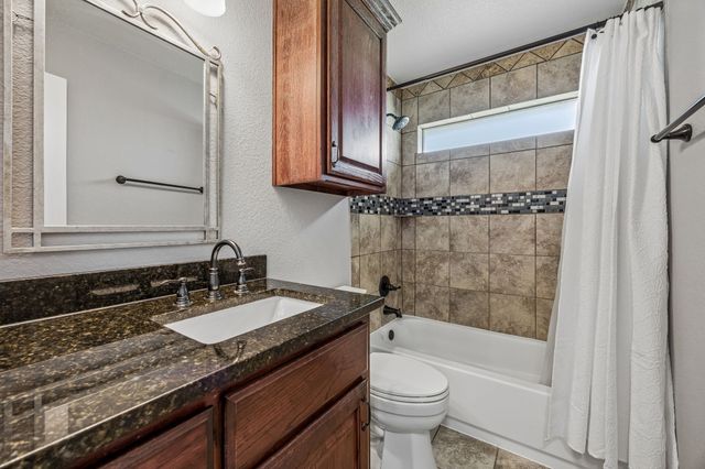 206 King George Way, Ponder, TX 76259