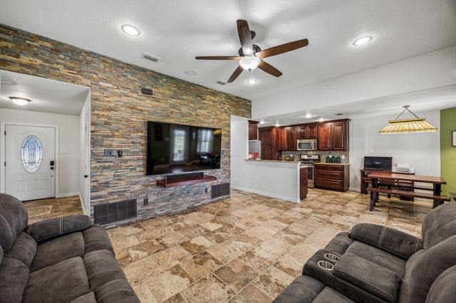 206 King George Way, Ponder, TX 76259