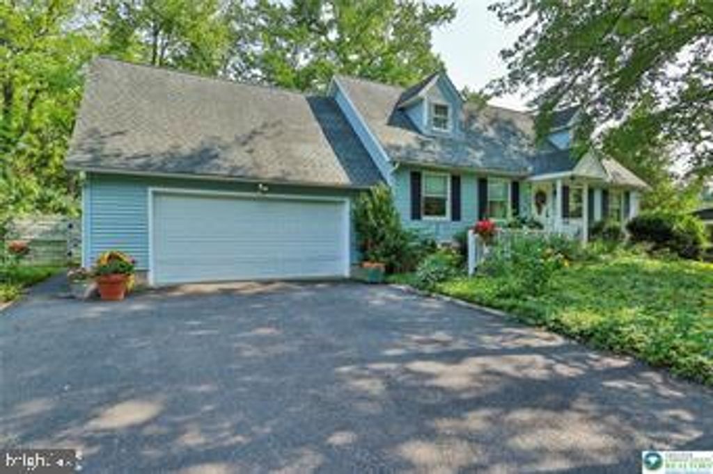 2052 HILL RD, SELLERSVILLE, PA 18960 — exterior
