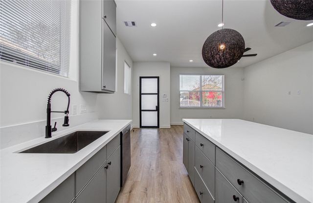 4605 Edison Street B, Houston, TX 77009