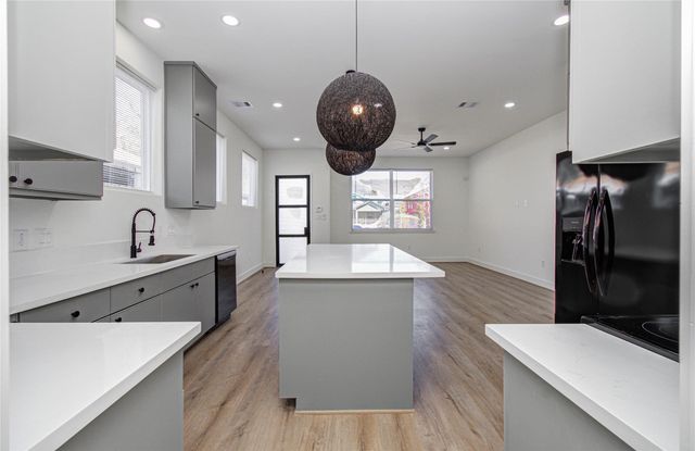 4605 Edison Street B, Houston, TX 77009