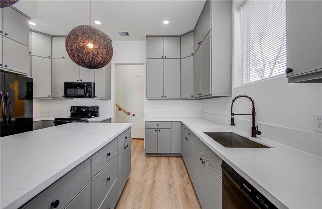 4605 Edison Street B, Houston, TX 77009