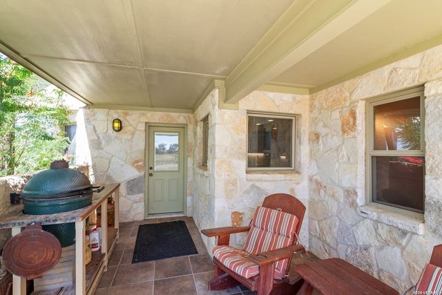 647 Funf Kinder Rd, Fredericksburg, TX 78624