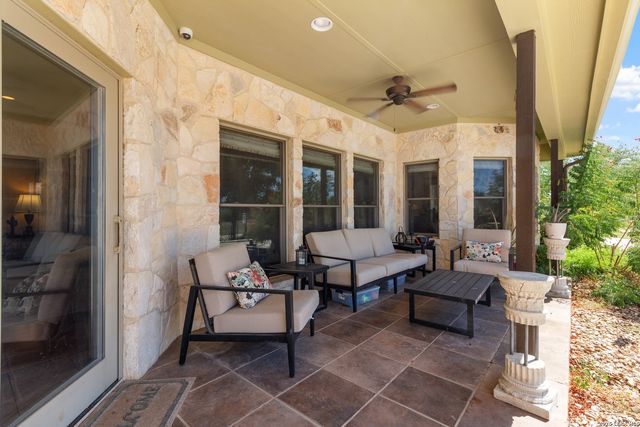 647 Funf Kinder Rd, Fredericksburg, TX 78624