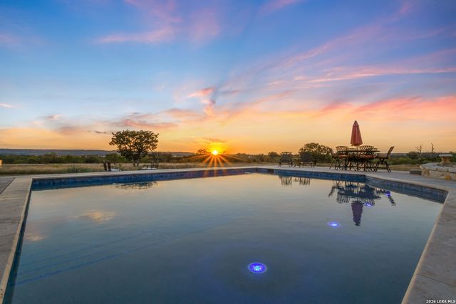 647 Funf Kinder Rd, Fredericksburg, TX 78624