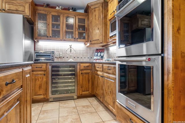 647 Funf Kinder Rd, Fredericksburg, TX 78624