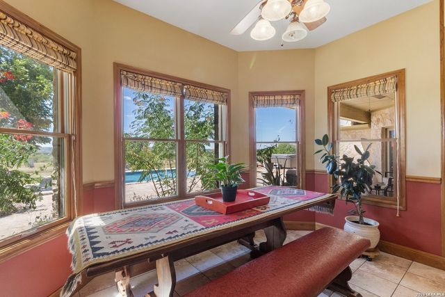 647 Funf Kinder Rd, Fredericksburg, TX 78624